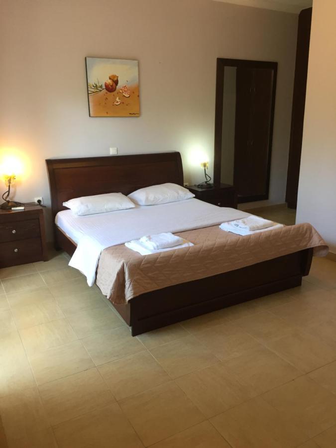 Villa Petrino - Central Flat Location Within Kassiopi. Sleeps 8 Exterior foto