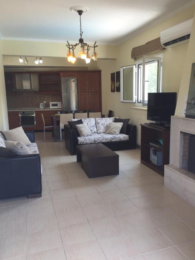 Villa Petrino - Central Flat Location Within Kassiopi. Sleeps 8 Exterior foto